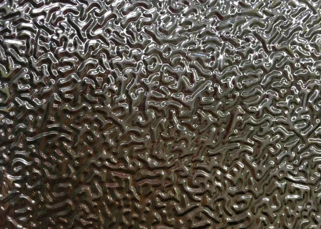 Bobina/folha de alumínio em relevo preto