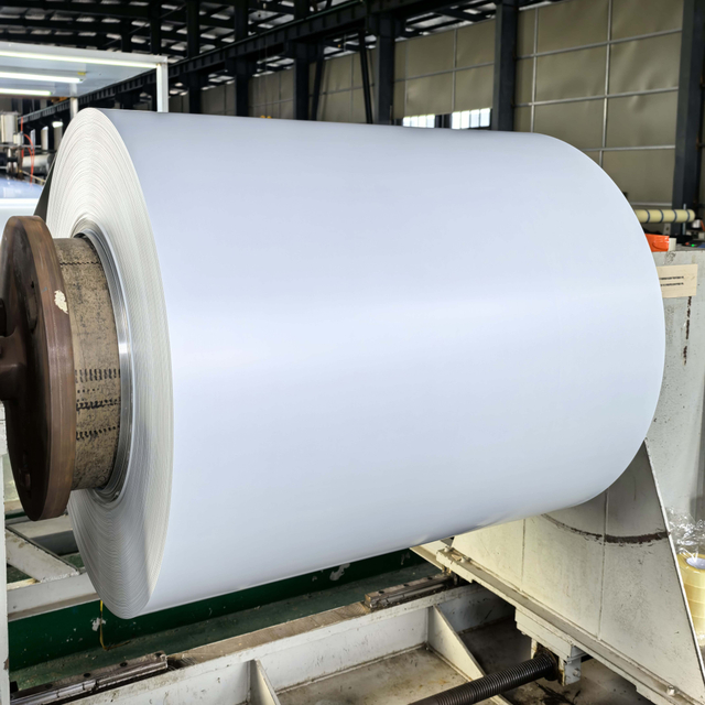 Aplicación del techo de la estación de metro: 3003 1.5 mm/1300 mm Mate Anti-Scratch Coil recubierta de aluminio