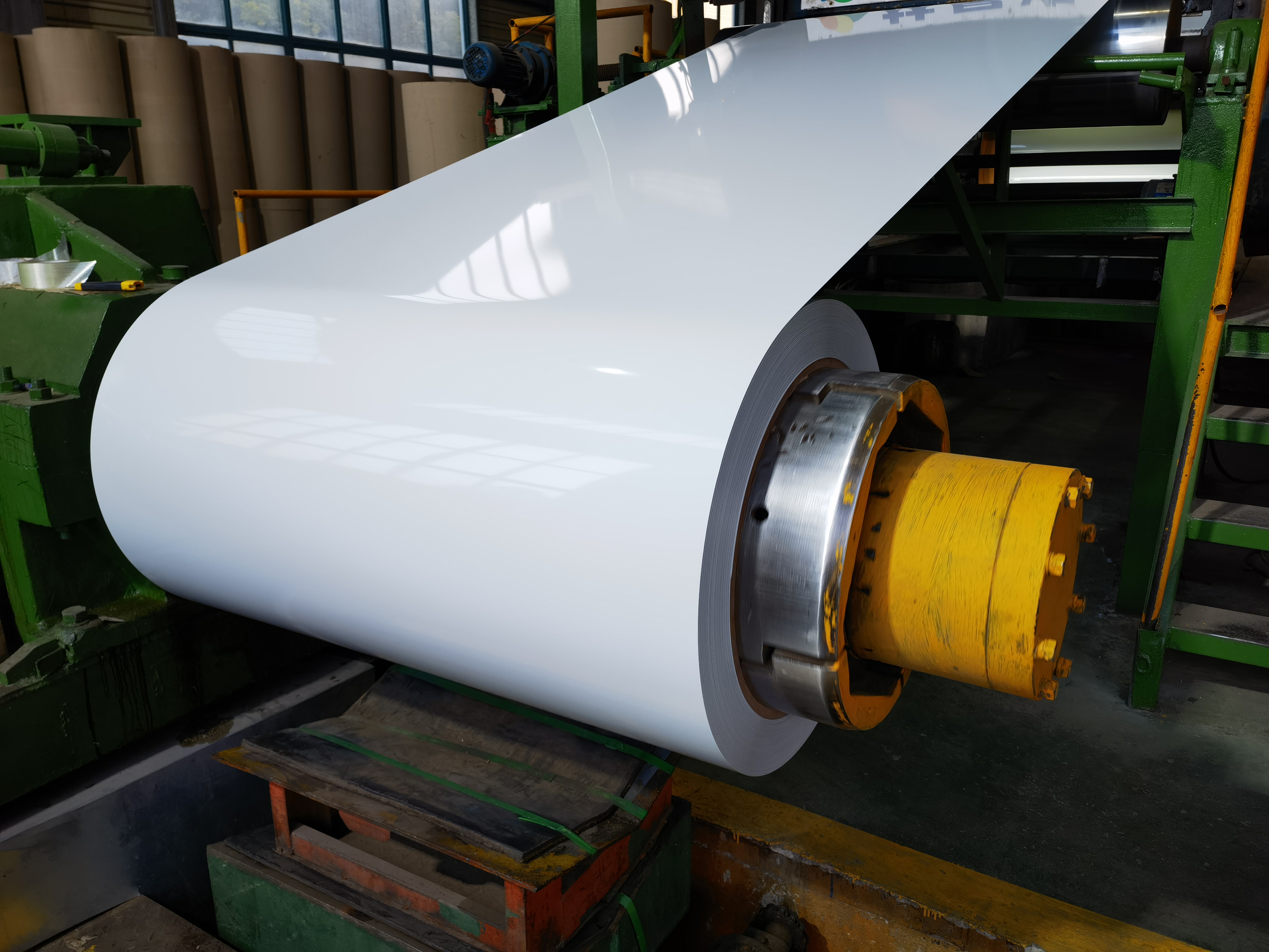 High Glossy Surface Color Coated Aluminum Coil 0.5mm H14 for Commercial & Residential Roofing